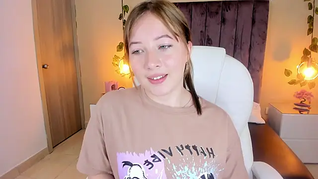 Snapshot of Dahlia_Rousse chatting on September 28, 2025, 3:50 pm Dahlia Rousse online show from September 28, 2025, 3:50 pm