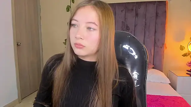 Snapshot of Dahlia_Rousse chatting on October 18, 2025, 10:10 pm Dahlia Rousse online show from October 18, 2025, 10:10 pm