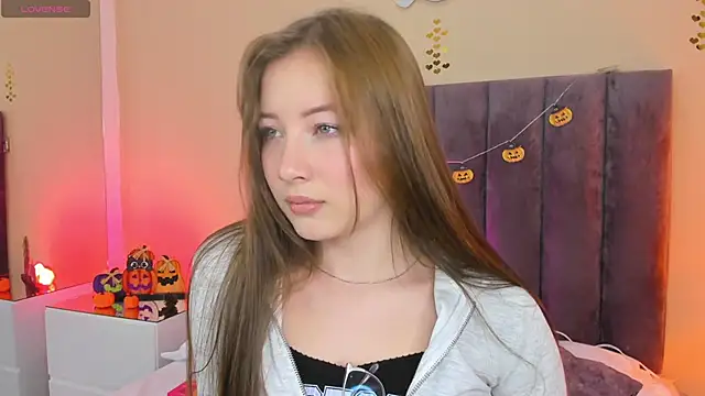 Snapshot of Dahlia_Rousse chatting on October 21, 2025, 10:43 pm Dahlia Rousse online show from October 21, 2025, 10:43 pm