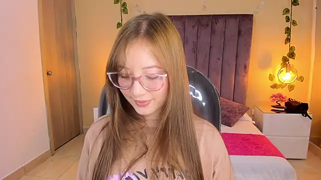 Dahlia Rousse online show from November 8, 2025, 1:39 am