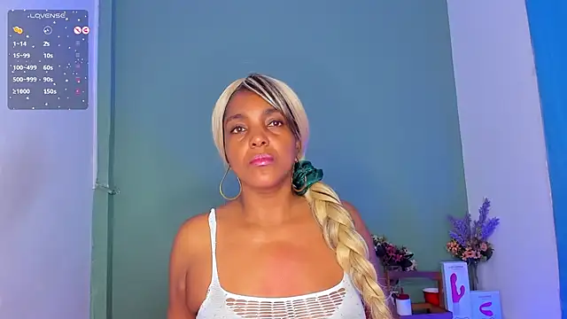 Snapshot of LovelyNickii chatting on February 17, 2025, 3:42 pm LovelyNickii online show from February 17, 2025, 3:42 pm