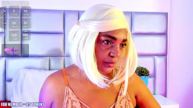 Snapshot of LovelyNickii chatting on November 3, 2025, 12:50 pm LovelyNickii online show from November 3, 2025, 12:50 pm