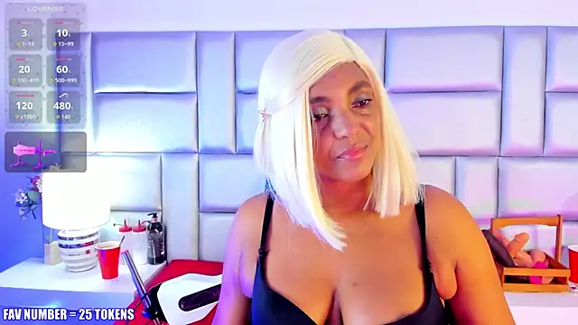 Snapshot of LovelyNickii chatting on November 5, 2025, 12:49 pm LovelyNickii online show from November 5, 2025, 12:49 pm