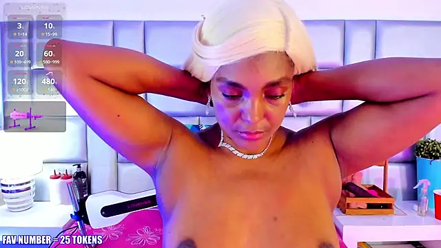 Snapshot of LovelyNickii chatting on November 6, 2025, 12:39 pm LovelyNickii online show from November 6, 2025, 12:39 pm