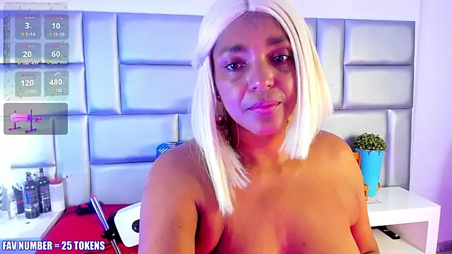 Snapshot of LovelyNickii chatting on November 23, 2025, 1:22 pm LovelyNickii online show from November 23, 2025, 1:22 pm