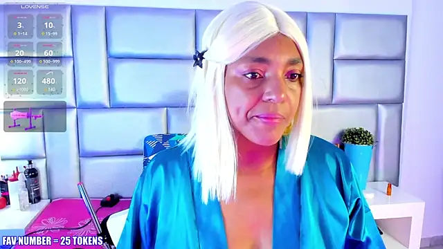 Snapshot of LovelyNickii chatting on November 28, 2025, 1:03 pm LovelyNickii online show from November 28, 2025, 1:03 pm