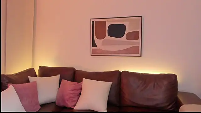 NoaLuxury online show from November 10, 2025, 1:48 am