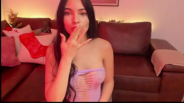 NoaLuxury online show from November 30, 2025, 2:15 am