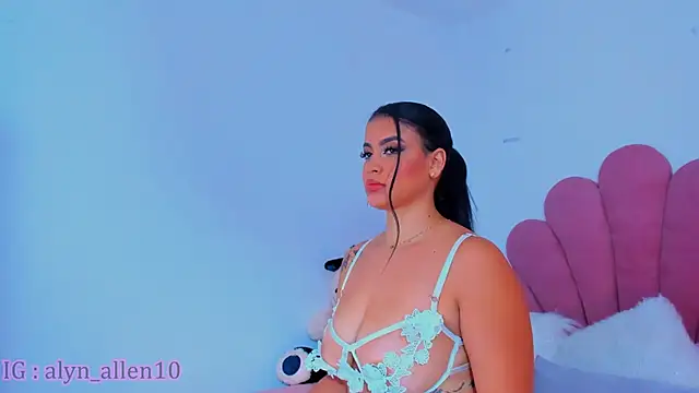 Snapshot of AlynAllen chatting on February 3, 2025, 8:46 pm AlynAllen online show from February 3, 2025, 8:46 pm