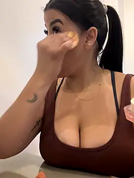 Snapshot of AlynAllen chatting on October 12, 2025, 12:48 pm AlynAllen online show from October 12, 2025, 12:48 pm