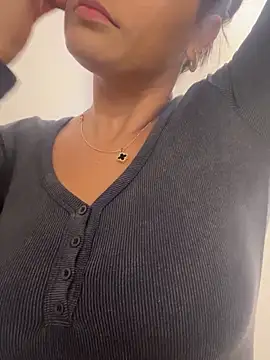 Snapshot of AlynAllen chatting on November 16, 2025, 1:06 pm AlynAllen online show from November 16, 2025, 1:06 pm