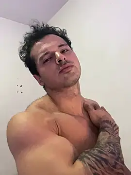 Snapshot of Lucasfit24 chatting on February 6, 2025, 11:15 pm Lucasfit24 online show from February 6, 2025, 11:15 pm