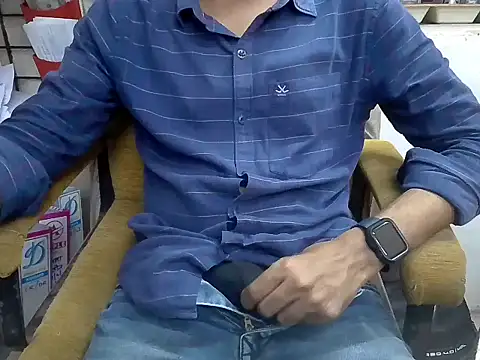 cute modell online show from October 31, 2025, 12:17 pm