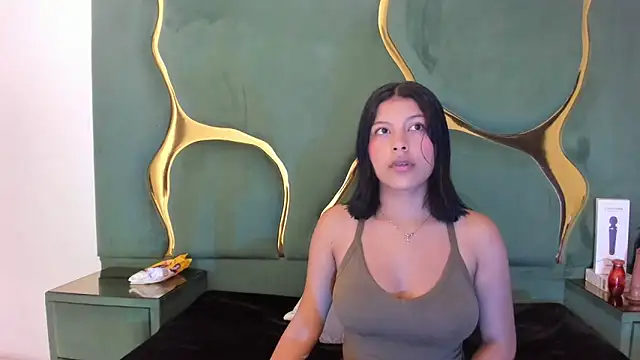 Salmaportman69 online show from October 26, 2025, 3:45 am