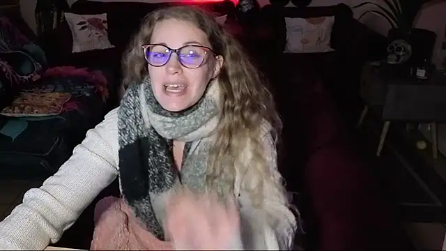 Snapshot of Miss_luxiole chatting on November 7, 2025, 5:35 pm Miss luxiole online show from November 7, 2025, 5:35 pm