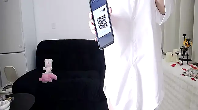Snapshot of Hey-Cute chatting on January 14, 2025, 7:38 am Hey-Cute online show from January 14, 2025, 7:38 am