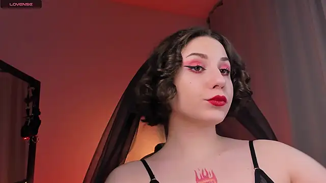 Snapshot of Eva_Moss_ chatting on February 18, 2025, 8:47 pm Eva Moss online show from February 18, 2025, 8:47 pm