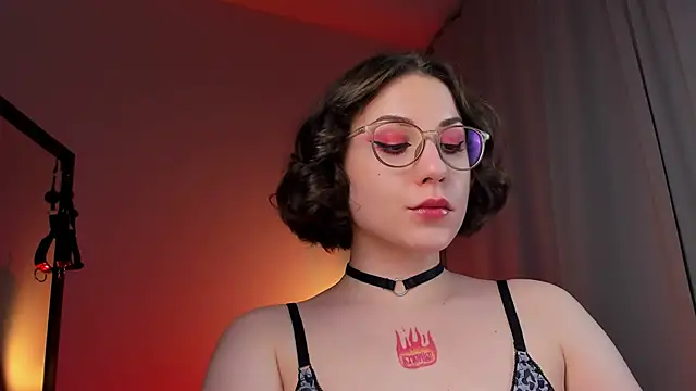 Snapshot of Eva_Moss_ chatting on March 1, 2025, 12:07 am Eva Moss online show from March 1, 2025, 12:07 am