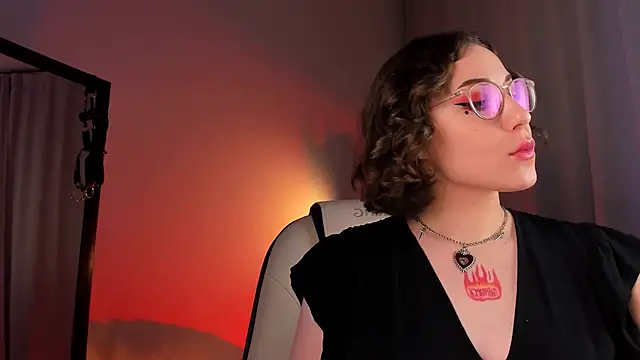 Snapshot of Eva_Moss_ chatting on March 14, 2025, 12:43 am Eva Moss online show from March 14, 2025, 12:43 am