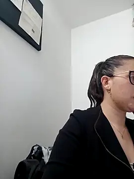 CHARLOTTE 1711 online show from February 25, 2025, 2:36 am