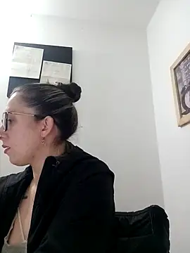 CHARLOTTE 1711 online show from March 21, 2025, 3:22 am