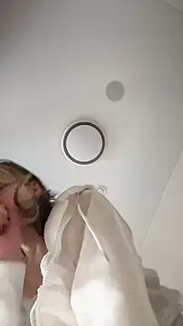 Mary Leaf online show from November 8, 2025, 10:26 am