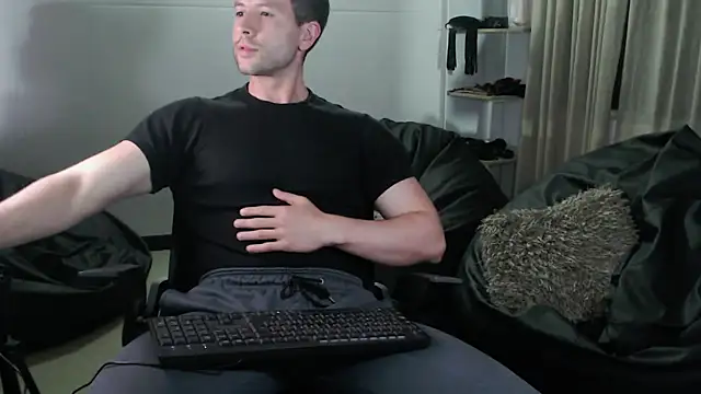 Snapshot of hairyncuteass chatting on January 26, 2025, 12:37 am hairyncuteass online show from January 26, 2025, 12:37 am