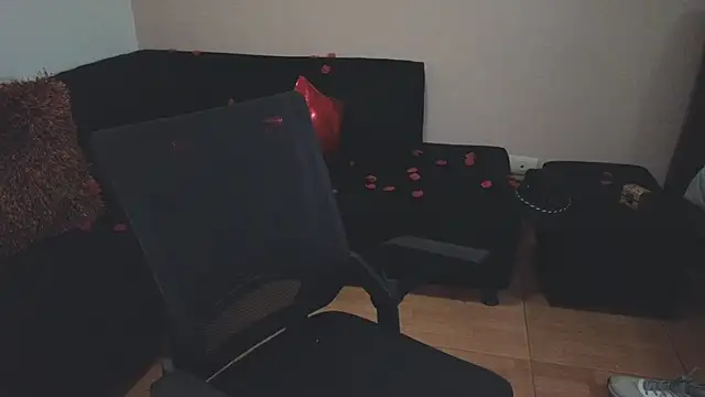 Snapshot of hairyncuteass chatting on February 15, 2025, 12:37 am hairyncuteass online show from February 15, 2025, 12:37 am