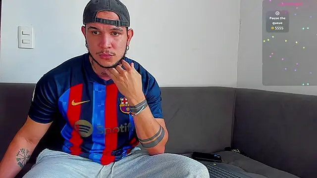 Snapshot of austinoficial chatting on October 23, 2025, 8:29 pm austinoficial online show from October 23, 2025, 8:29 pm