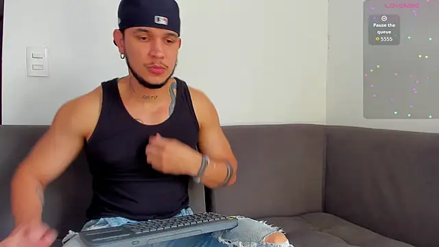 Snapshot of austinoficial chatting on October 30, 2025, 8:20 pm austinoficial online show from October 30, 2025, 8:20 pm