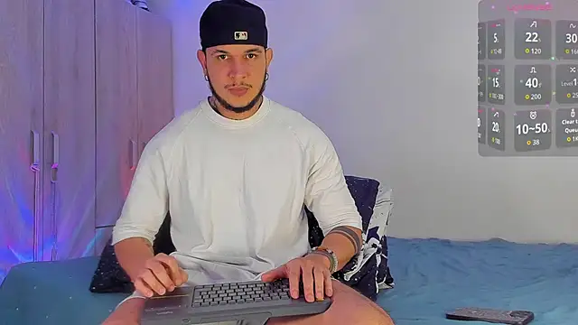 Snapshot of austinoficial chatting on November 18, 2025, 9:08 pm austinoficial online show from November 18, 2025, 9:08 pm