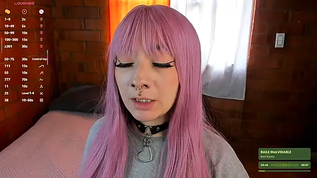 Annycolin  online show from February 26, 2025, 7:38 pm