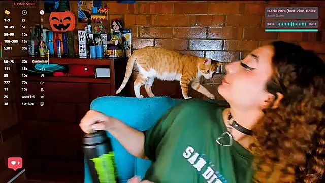 Annycolin  online show from November 4, 2025, 3:38 am