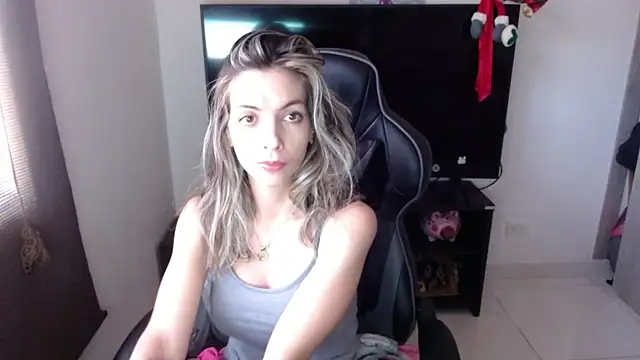 Princezzlove3 online show from January 20, 2025, 8:18 pm