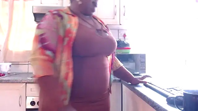 omalicha98 online show from November 26, 2025, 6:36 am