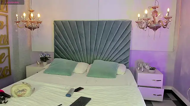 Snapshot of Aitana_Hilton_ chatting on September 12, 2025, 11:32 am Aitana Hilton online show from September 12, 2025, 11:32 am