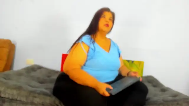 Snapshot of Charlotte_curvy_ chatting on March 3, 2025, 7:49 pm Charlotte curvy online show from March 3, 2025, 7:49 pm