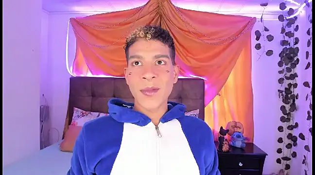 Ethan Boyy online show from March 5, 2025, 7:38 pm