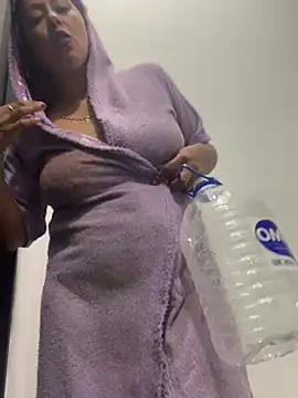 Snapshot of Miss__Melody chatting on February 1, 2025, 12:29 am Miss Melody online show from February 1, 2025, 12:29 am