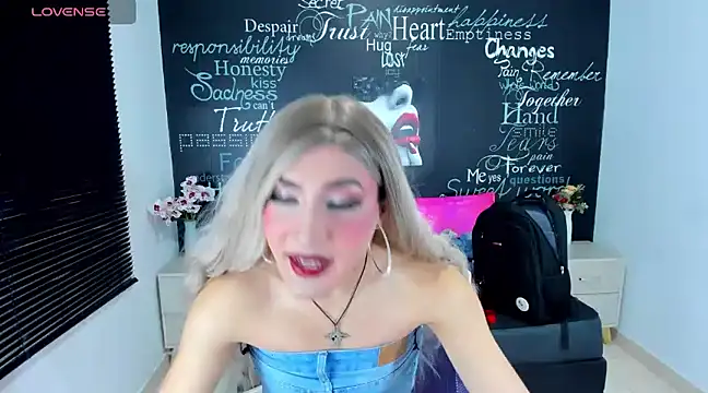 Snapshot of Georgina_Giio chatting on January 28, 2025, 4:39 am Georgina Giio online show from January 28, 2025, 4:39 am