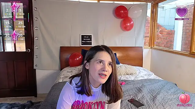 Snapshot of SexLaura_ chatting on January 25, 2025, 5:51 pm SexLaura online show from January 25, 2025, 5:51 pm