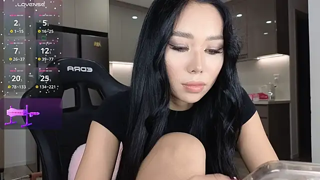 asianqueeny online show from October 27, 2025, 4:11 pm