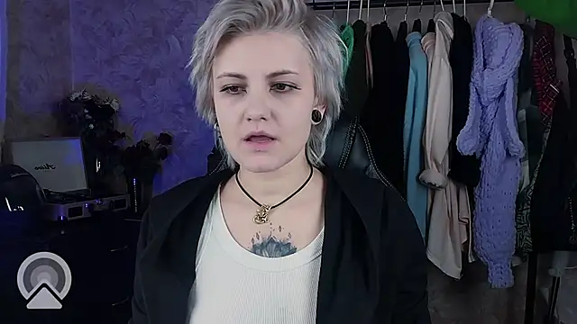 Snapshot of EvaBrownie chatting on January 28, 2025, 3:35 pm EvaBrownie online show from January 28, 2025, 3:35 pm