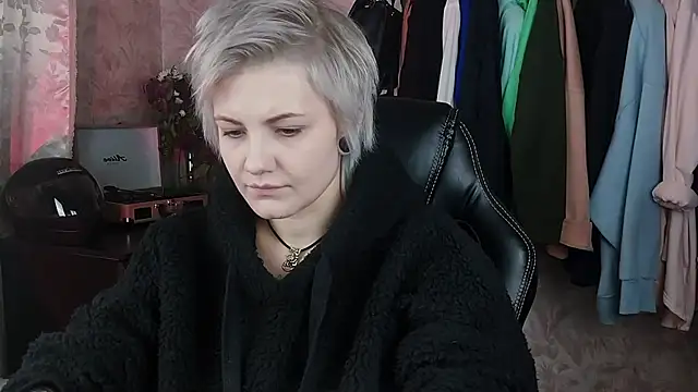 Snapshot of EvaBrownie chatting on January 29, 2025, 8:18 am EvaBrownie online show from January 29, 2025, 8:18 am