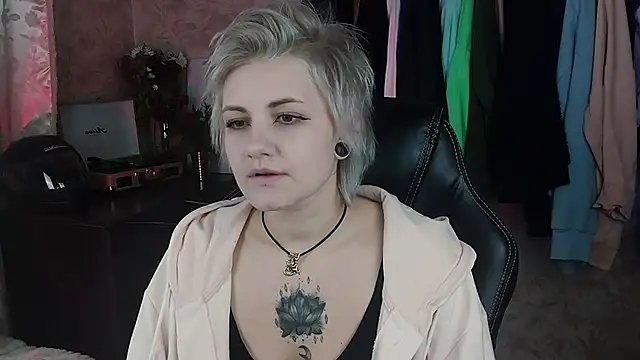 Snapshot of EvaBrownie chatting on January 29, 2025, 11:51 am EvaBrownie online show from January 29, 2025, 11:51 am