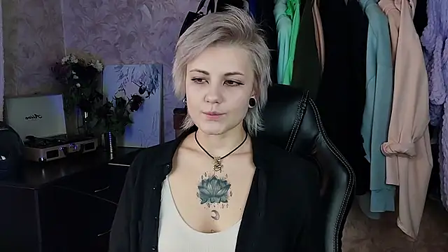 Snapshot of EvaBrownie chatting on January 31, 2025, 9:27 am EvaBrownie online show from January 31, 2025, 9:27 am