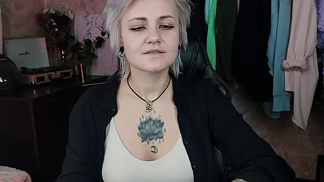 Snapshot of EvaBrownie chatting on January 31, 2025, 12:29 pm EvaBrownie online show from January 31, 2025, 12:29 pm