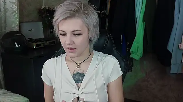 Snapshot of EvaBrownie chatting on February 2, 2025, 9:30 am EvaBrownie online show from February 2, 2025, 9:30 am