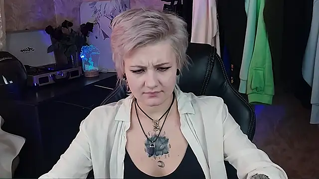 Snapshot of EvaBrownie chatting on February 4, 2025, 11:38 am EvaBrownie online show from February 4, 2025, 11:38 am