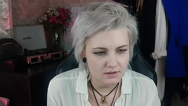 Snapshot of EvaBrownie chatting on February 11, 2025, 11:54 am EvaBrownie online show from February 11, 2025, 11:54 am